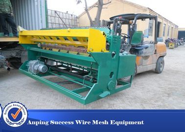 China High Speed Welded Wire Mesh Machine , Wire Mesh Weaving Machine Heavy Style supplier