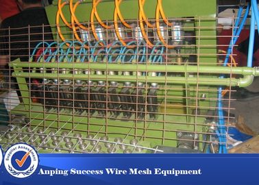 China Auto Control Fence Welding Machine For Filled Livestock Panel Gate Mesh supplier