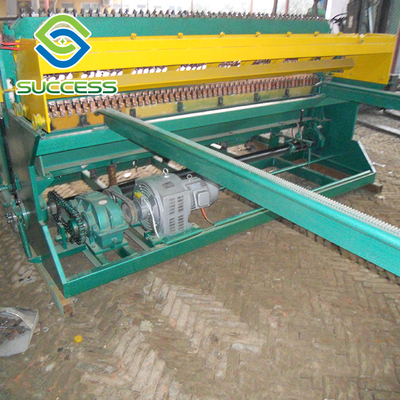 China 2m High Speed White Painted Steel Wire Mesh Machine supplier