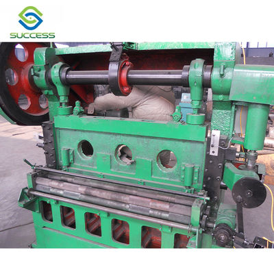 China Square Hole Shape Stainless Steel Expanded Metal Machine for 0.5-8mm Thickness supplier