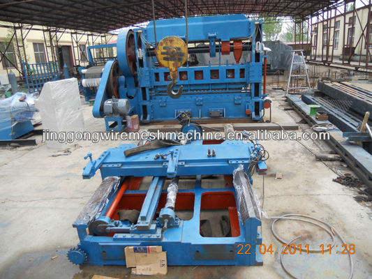 China Customized Galvanizing Expanded Metal Making Machine with Performance and Custom Design for Industrial and Custom Design supplier